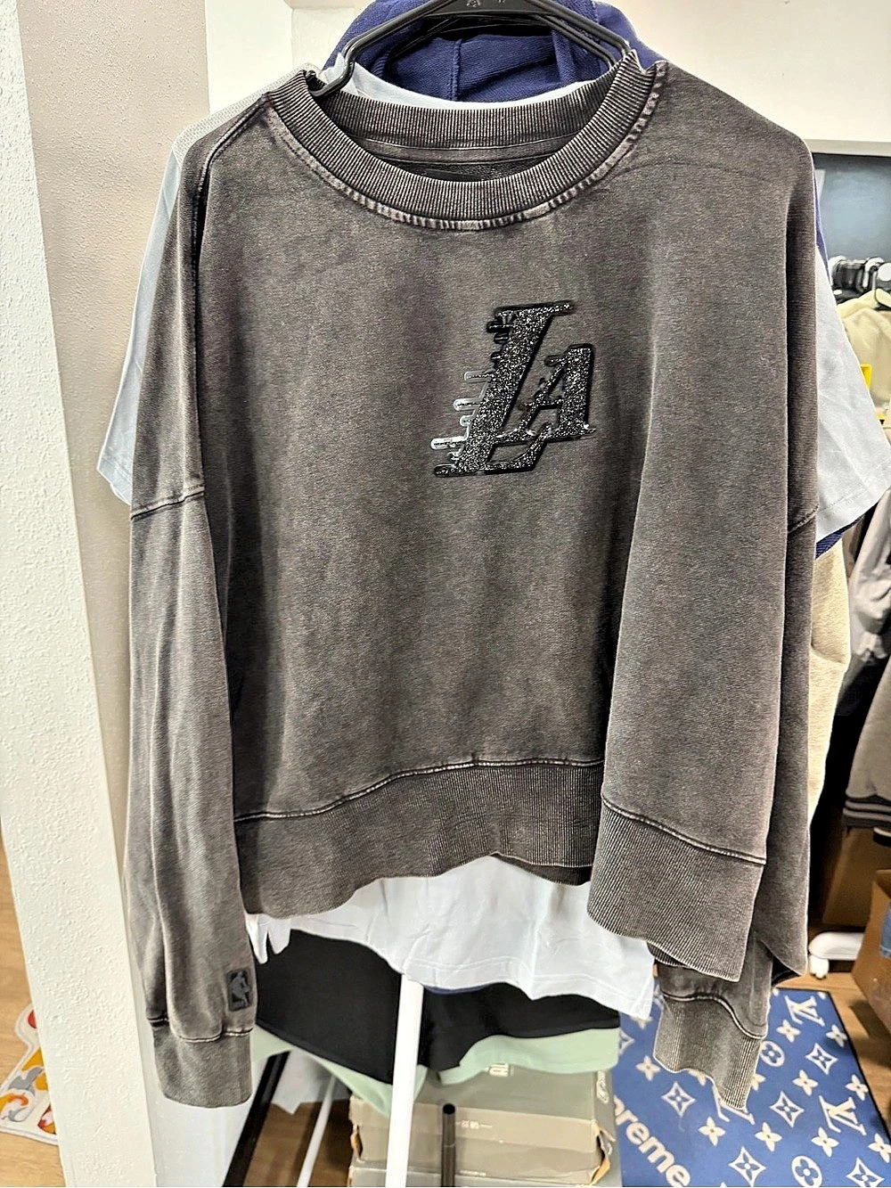 Los Angeles Lakers Graphic Sweatshirt Size Large woman’s